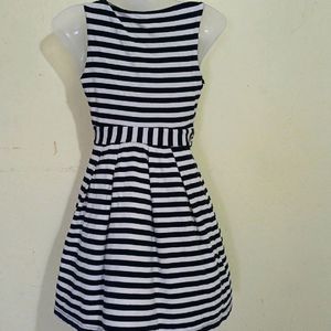 35A Forever 21 Cute Black And White Dress