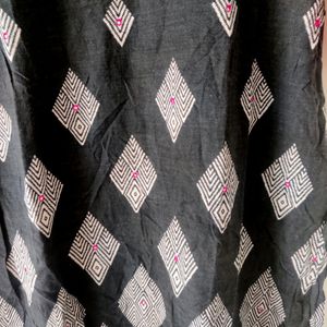 Women's Elegant Printed Black Kurti -S