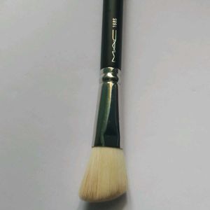 MAC 168 Large Angled Contour Brush