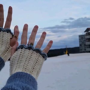 crocheted fingerless hand warmers