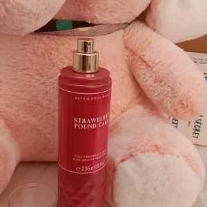 Bath And Body Works Mist Strawberry🍓pound Cake🍰