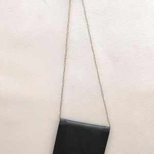 CLASSY SLING BAG