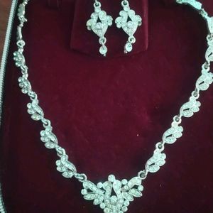 Sliver Stone White Necklace Set