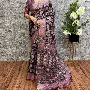 SoftLinen FloralPrinted Saree With Contrast Blouse