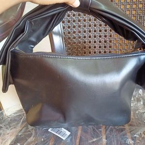 Myglamm Now Bag