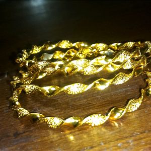 Golden Bangles (4 Pieces)