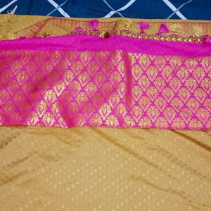Traditional Saree With Blouse