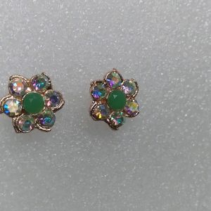 Geeen Flower Stone Stud