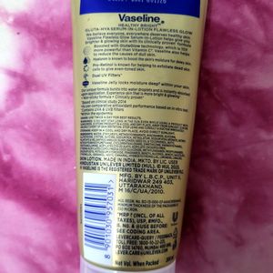 Vaseline Gluta Hya (flawless Glow)