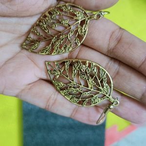 Beautiful leaf Design Earrings