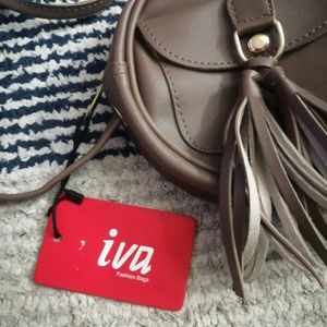 iva round sling bag