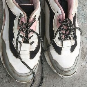 Layasa Shoes In Good Condition