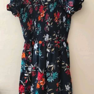 Sale🚨 Floral Black Midi Dress