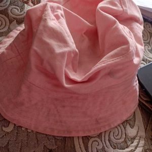 Pink Hat With Chain Pearl