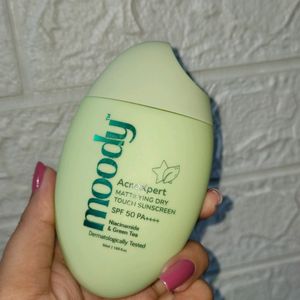 Moody Mattifying Dry Touch Sunscreen