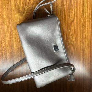 CAPRESE Sling Bag-multipocketed, Spacious 4 Women