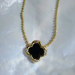 LV Clover Neckpiece