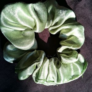 GREEN SCRUNCHIES