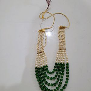 Astonishing Green And White Pearl Necklace