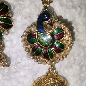 Beautiful Pendanl And Earrings