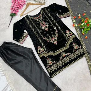 PAKISTANI velvet Suit Full 🤩