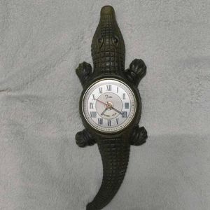 Crocodile Clock - Funky Design