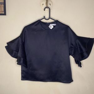 La Mode Chic Black Flaired Sleeves Top