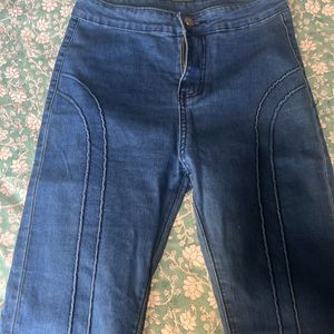 Bootcut Denim 👖 Jeans - Medium