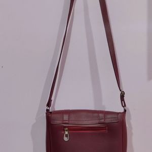 Adjustable sling handbag
