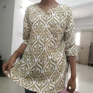 Short Kurta Straight Fit In Mustard And White