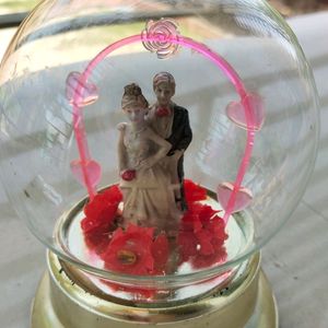 A SHINING ROUND GLASS STATUE