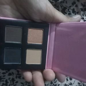 Myglamm Mini Eyeshadow Palette