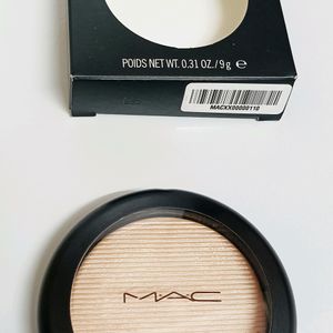 ORIGINAL MAC HIGHLIGHTERIN THE SHADE DOUBLE GLEAMEXPIRY IN 09/26QUANTITY 9GMRP 4000/-UNUSEDAUTHENTICLUXE BRANDNO COINSNO SWAPNO RETURNS