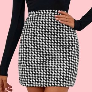 Stylish Polyester Mini Skirt for Women(17Inch)