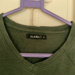 GREEN COLOUR USED ZUDIO TSHIRT