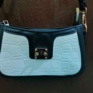 Diva Dale Sling Bag