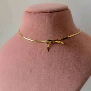 Bow Necklace