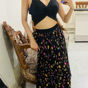 Set Of Pleated Skirt With Crop Top