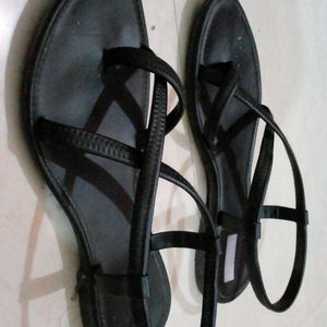 Trendy Black Flats For Women!