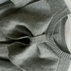 Knitted Grey Sweater With Bow In Front