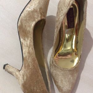 Golden Heels 👠👠 New Excellent Condition