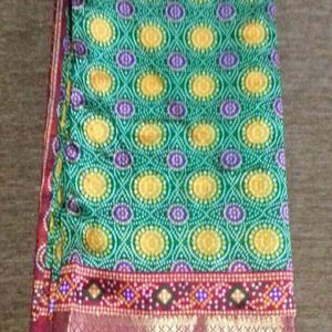 Bandhni Print Saree With Blouse. Size 38 in.