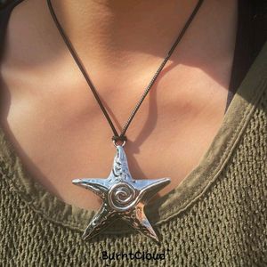 Y2k Swirl Starfish Pendant<3