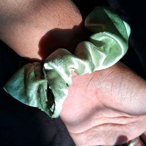 GREEN SCRUNCHIES