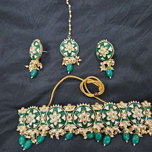 Jwellery Set With Maang Teeka