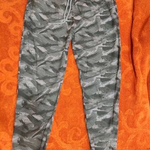 NOBERO Men Abstract Cotton Joggers