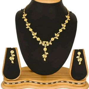 Golden Jewellery Set For Womens