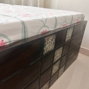 Urgent Sale Cot With Wakefit Mattress