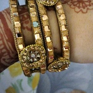 Combo Of 4 Bangles Set