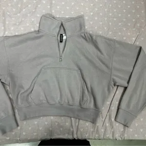 H&M Lavender Cropped Sweatshirt